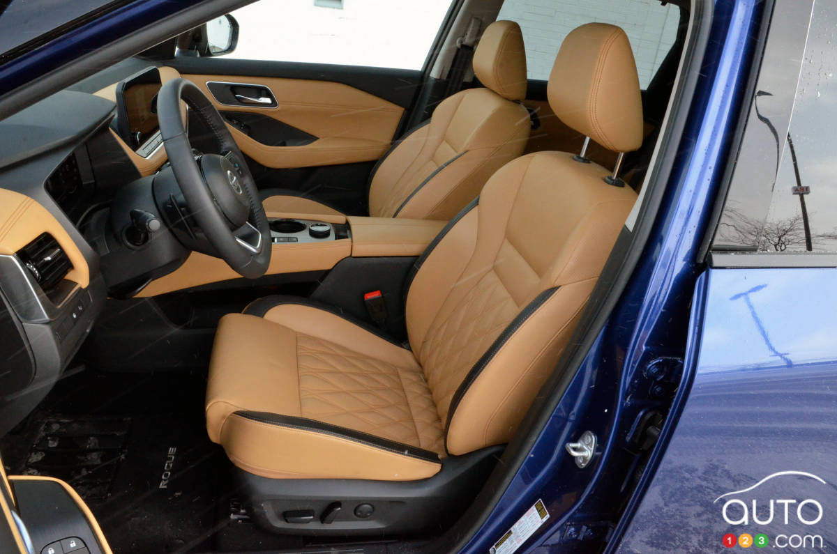 Nissan Rogue 2021, première rangée de sièges